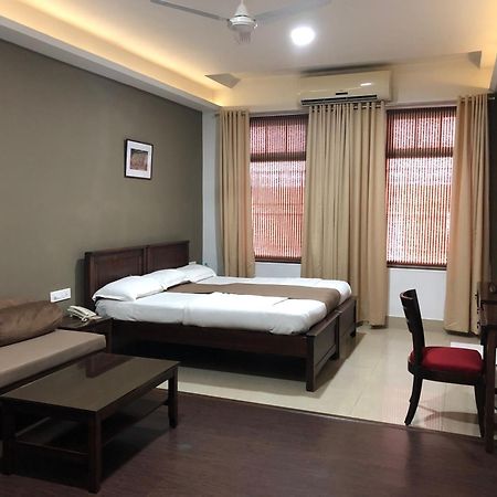 Hotel Ketan Poona Buitenkant foto