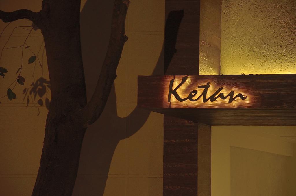 Hotel Ketan Poona Buitenkant foto