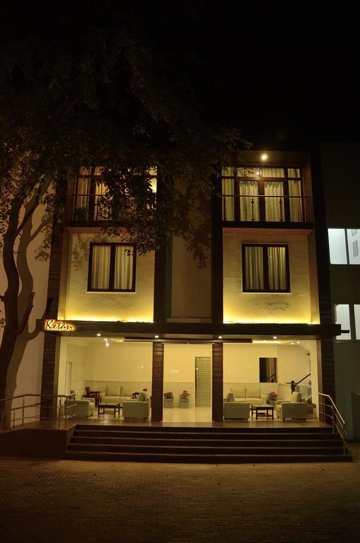 Hotel Ketan Poona Buitenkant foto