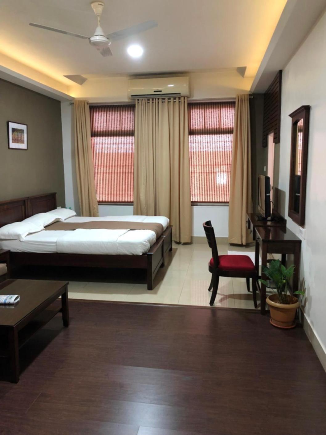 Hotel Ketan Poona Buitenkant foto